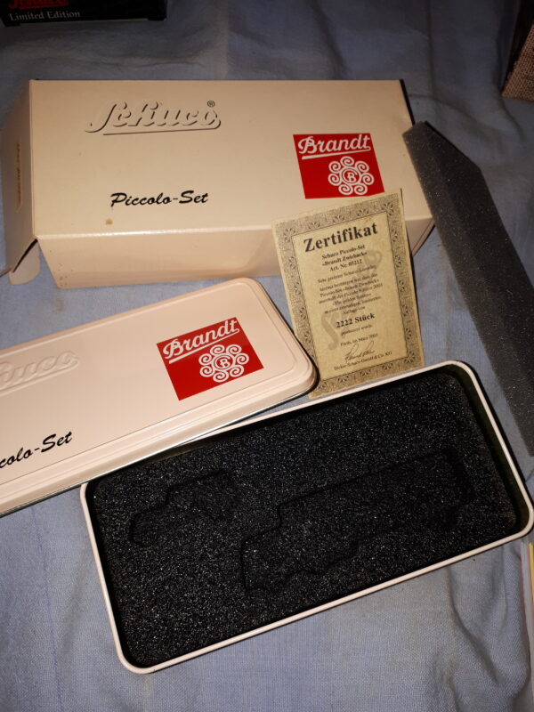 SCHUCO 1:90 2er SET BRANDT NUR VERPACKUNG;BLECHDOSE ;OHNE AUTOS