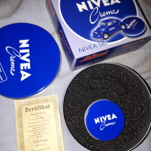 SCHUCO 1:90 „NIVEA“ BLECHDOSE, NUR VERPACKUNG, OHNE AUTO