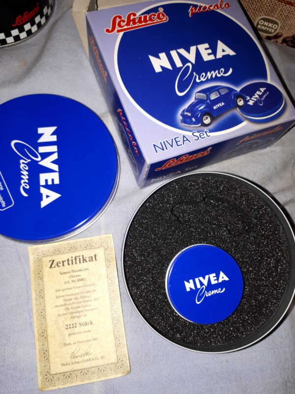 SCHUCO 1:90 „NIVEA“ BLECHDOSE, NUR VERPACKUNG, OHNE AUTO