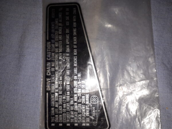 AUFKLEBER SCHWARZ DRIVE CHAIN CAUTION,SCHRÄG