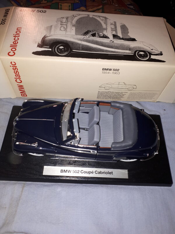BMW CLASSIC COLLECTION BMW 502 DUNKEL BLAU 1:18