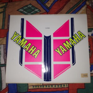 AUFKLEBERSATZ YAMAHA BLAU PINK GELB