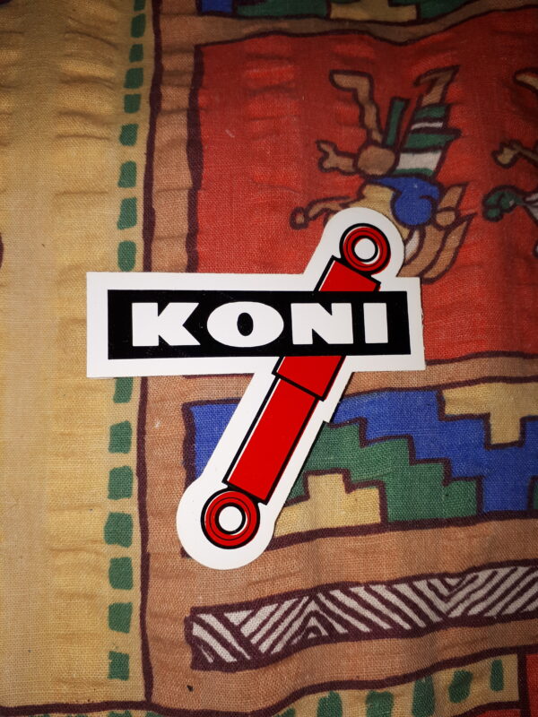SCHRIFTZUG KONI WEIß ROT SCHWARZ