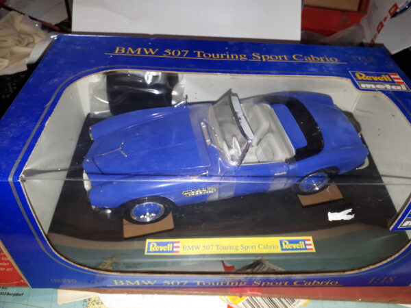 REVELL BMW 507 TOURING SPORT CABRIO 08810  1:18