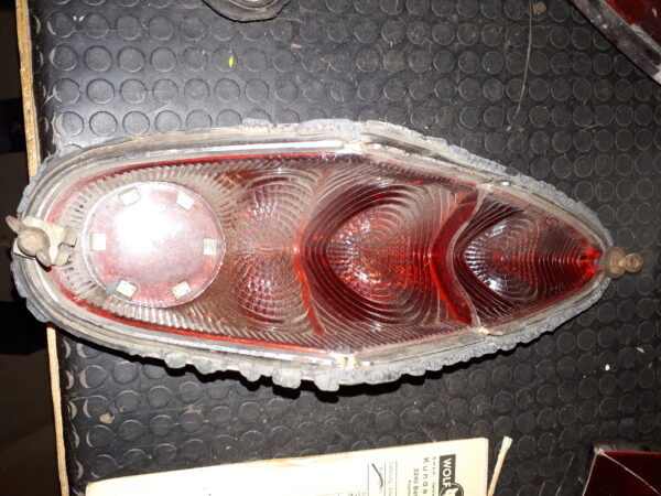 T20B035 RÜCKLICHTGLAS ROT USA