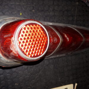 T20B035 RÜCKLICHTGLAS ROT USA UNTEN DEFEKT