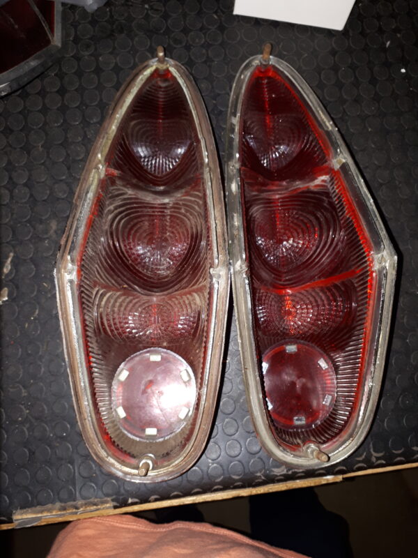 T20B035 RÜCKLICHTGLAS ROT USA