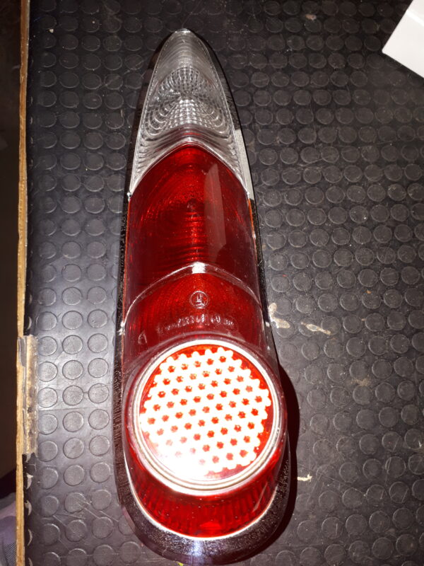 T20B035 RÜCKLICHTGLAS ROT/WEIß
