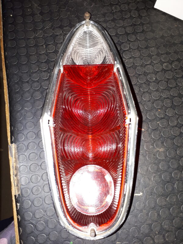 T20B035 RÜCKLICHTGLAS ROT/WEIß