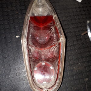 T20B035 RÜCKLICHTGLAS ROT/WEIß gebraucht