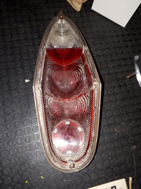 T20B035 RÜCKLICHTGLAS ROT/WEIß gebraucht