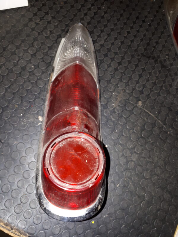 T20B035 RÜCKLICHTGLAS ROT/WEIß gebraucht