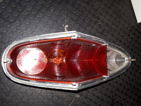 T20B035 RÜCKLICHTGLAS ROT/WEIß gebraucht