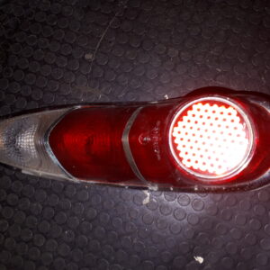 T20B035 RÜCKLICHTGLAS ROT/WEIß gebraucht leicht def.