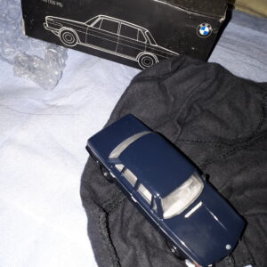 BMW 2000 BLAU 1:14