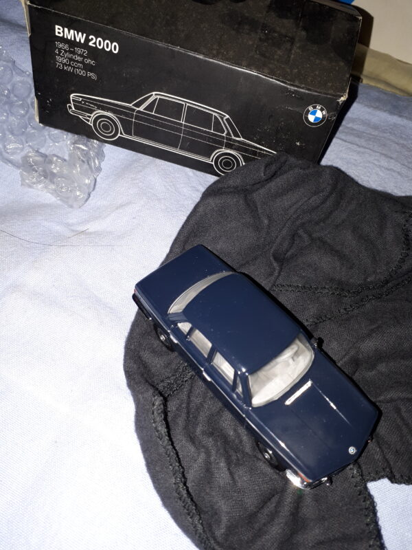BMW 2000 BLAU 1:14