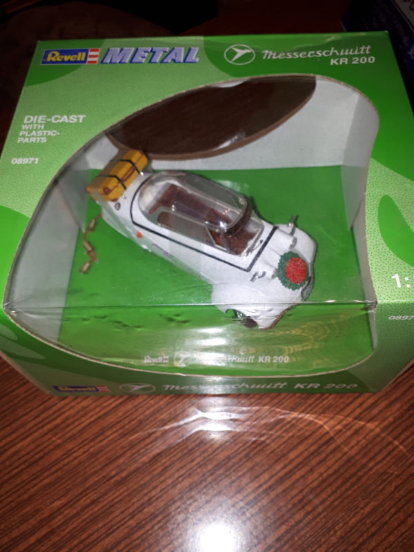 REVELL  METALL MESSERSCHMITT KR 200 JUST MARRIERT 1:18