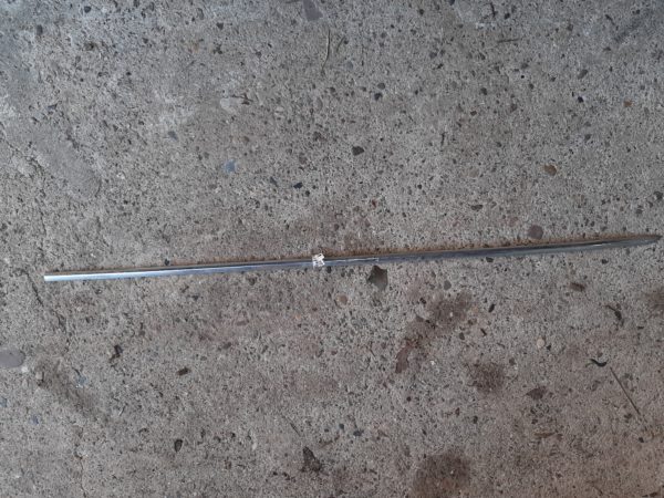 T16B096 ZIERLEISTE VORNE RECHTS BREIT GEBRAUCHT 92CM