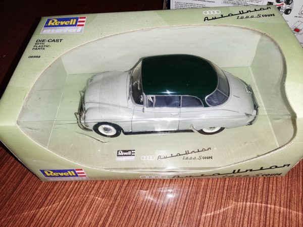 REVELL METAL AUTO UNION 1000S COUPE GRAU/GRÜN 1:18