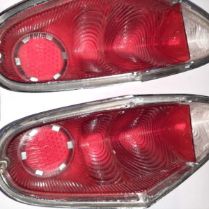 T20B35 SATZ RECHTS UND LINKS RÜCKLICHTGLAS ROT / WEIß
