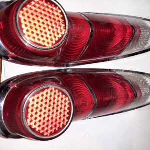 T20B35 SATZ RECHTS UND LINKS RÜCKLICHTGLAS ROT / WEIß