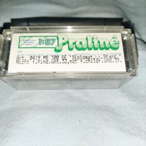 PRALINE MB 300SE DIPLOMAT  LX.STAND. MIT HELLEN SITZEN 1:87
