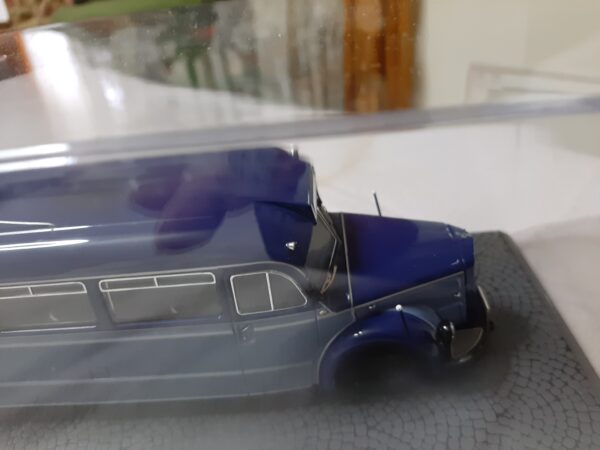 SCHUCO DIORAMA MERCEDES-BENZ O 6600 MIT FIGUREN 1:43