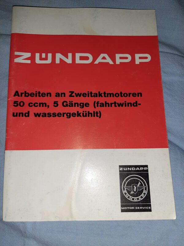 ZÜNDAPP ARBEITEN AN ZWEITAKTMOTOREN 50CCM,5 GÄNGE (FAHRTWIND UND WASSERGEKÜHLT)