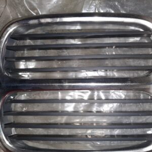 BMW ZIERGITTER/NIERE MITTE  EVTL.E21