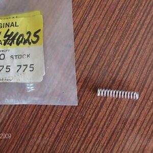 T4B055 FEDER BENZINPUMPE BMW700,KRAKA